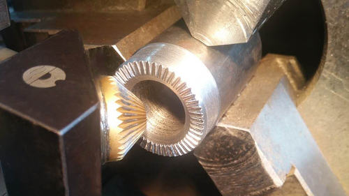 数控滚花加工与传统机加工的差别